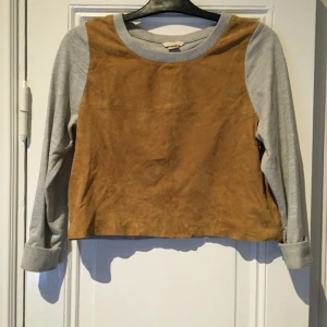  - Från hm trend. Sparsamt använd så den är i bra skick :)