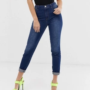 Missguided mom jeans  - Nya jeans, endast testade men tyvärr för små för mig. Storlek 34 / XS