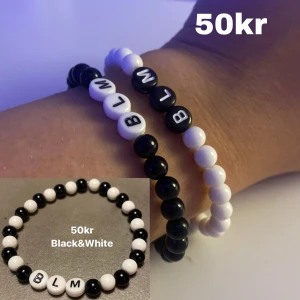 Blm Armband  - Vi säljer armband för att donera 70% av vinsten till organisationer som stöttar blm rörelsen. Följ oss på insta @blmbraceletssweden. Color-70kr, pärlarmband 50kr, klistermärken för 4kr eller 10 för 30kr, Frakten är 11kr