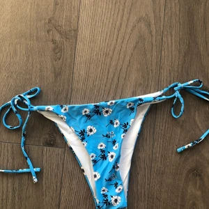 Shein bikinitrosor  - Helt nya oanvända bikinitrosor från Sheinside storlek M. Passar även S, då den går att justera med knytbanden
