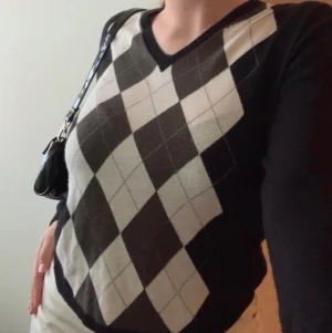 rutig tröja - svin snygg trendig tröja! använd fåtal gånger och i bra skick, köparen står för frakten💕🦋