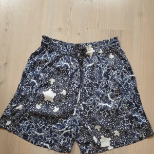 Tygshorts - Jättesköna tygshorts i silkesliknande tyg. Använda en gång. Köparen står för frakten