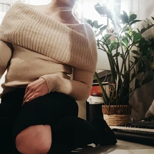  - Stickad tröja från H&M                                           Kontakta mig för fler bilder eller frågor!🌸