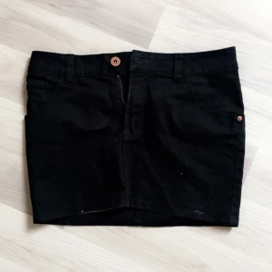  - Kjol ifrån hm, aldrig använd bara provad😇