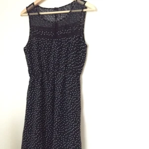  - Köpt i second handaffär i Prag, använd en gång. Mycket fint skick! 