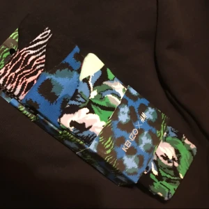  - Strumpor från Krnzo X H&M
Kan mötas upp vid TC 
Kan skicka via post. Frakt är 28kr