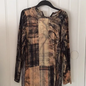  - Klänning från weekday