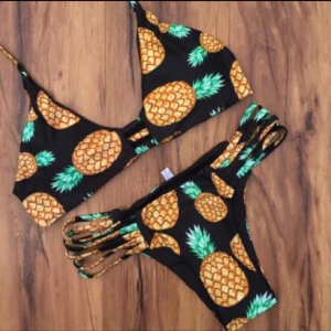  - En annans bikini som endast är testad. Det står storlek S men tycker att den är mer som en XS🍍🍍