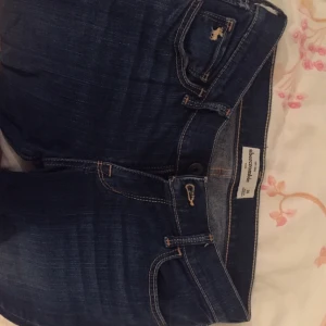  - Abercrobie bootcut jeans! Legat i garderoben och är för små för mig nu tyvärr. Helt nya och passar stl S