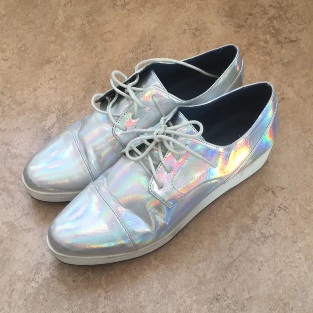 Monki holographic shoes in very good condition . Skor.