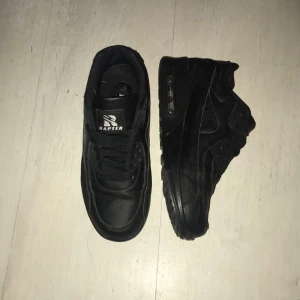  - Rapter sneakers från Mad Lady. Som nya. Nypris 399kr. Säljs för 100kr +frakt/eventuellt mötas upp i Gävle. Kontanter/swish går bra. 