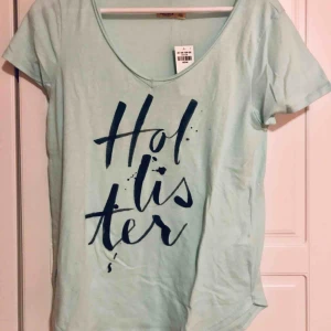  - Ny t-shirt från Hollister, prislapp kvar 