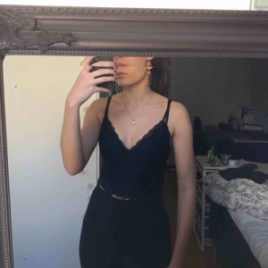  - Snygg topp med urringning från bikbok! Kan mötas i Lund/Malmö annars står köparen för frakt<3