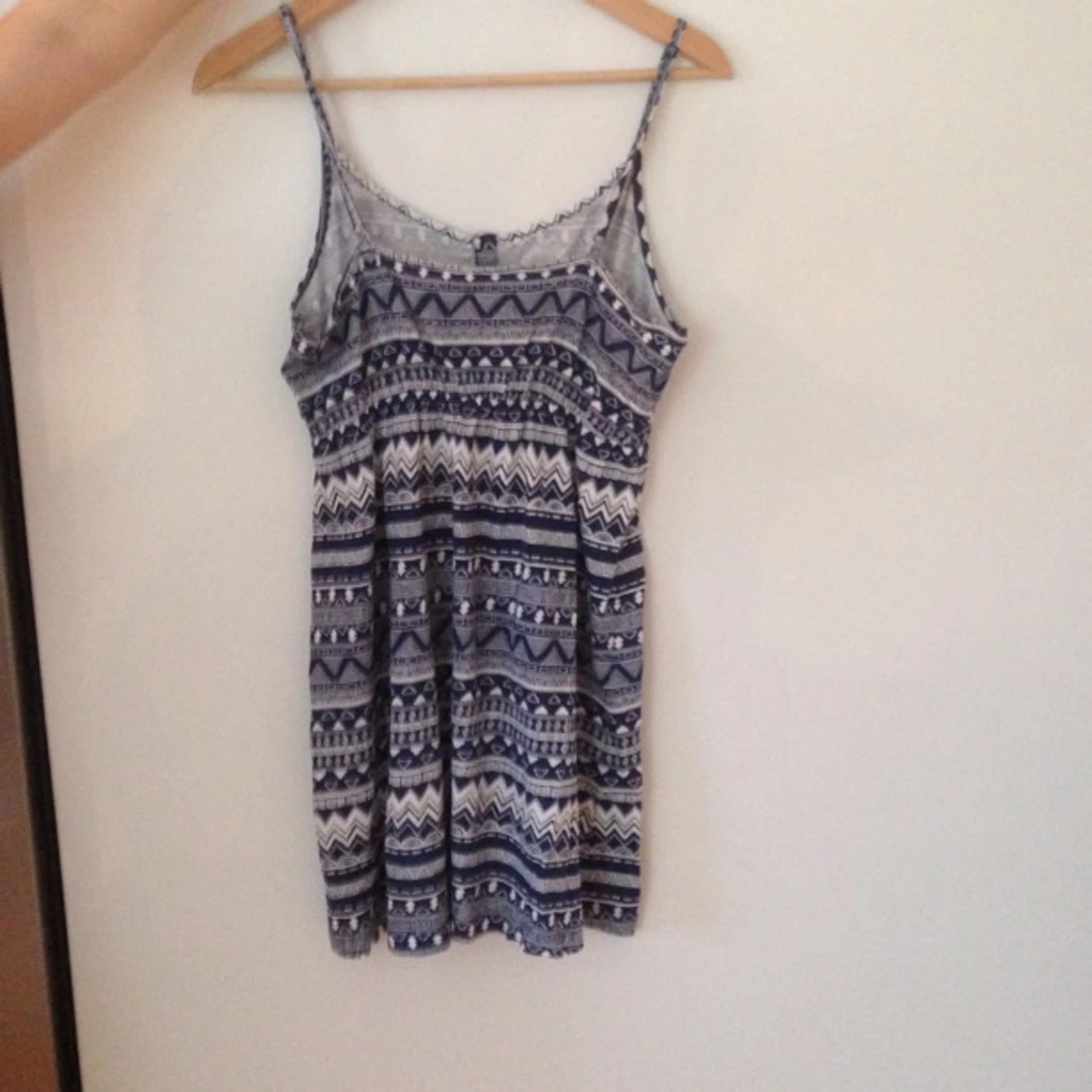 Jätteskön klänning med fint mönster!  - 1401553322