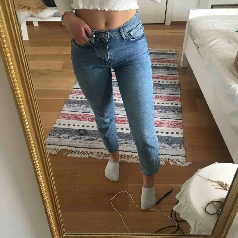 Denim jeans från Zara! Favoriter, så använda en del men de är tyvärr för små. Vanlig midja och lite stretchigt material. Frakt ca 50kr eller upphämtning!  . Jeans & Byxor.