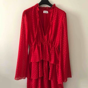  - Superfin klänning från Linn Ahlborg kollektion med NA-KD. Använd två gånger så i princip som ny 🤗