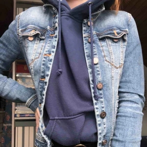  - Superfin jeansjacka från veromoda! Frakt Ingår i priset!!!