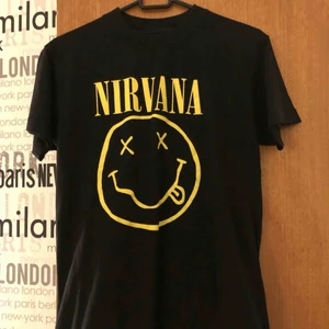  - Min helt oanvända älskade Nirvana T-shirt som jag köpte men var för liten💕