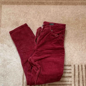  - Manchesterbyxor från monki  Frakt ingår!