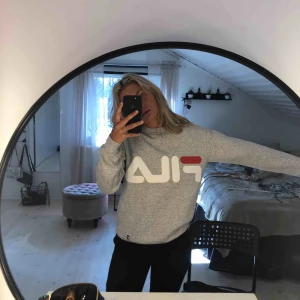  - Superskön Fila långärmad, säljer pg.a att den inte används