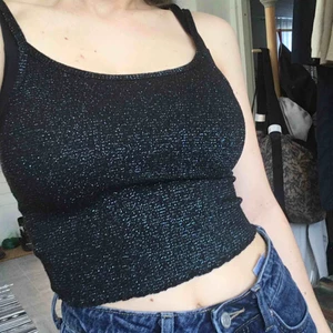  - Glittrig topp köpt på urban outfitters 