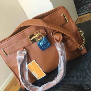  - Frakt tillkommer om den ska skickas