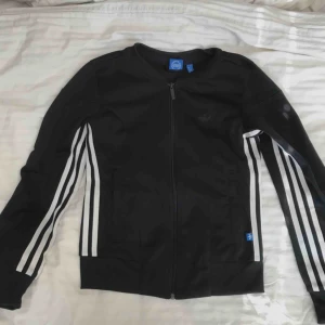 - Adidas kofta! Nyskick. Storlek xs! 