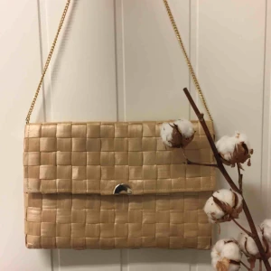  - Har lagt upp flera annonser på väskan på mitt andra konto. Fri frakt! Använt skick på insidan men i helt fint skick på utsidan! 