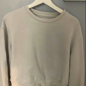  - Vit tröja från Zara, köparen står för frakt!