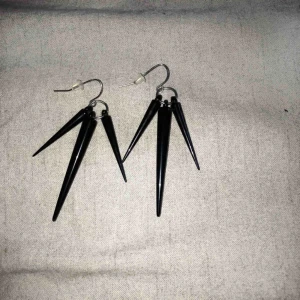  - Super coola örhängen. Köpare står för frakt!😊