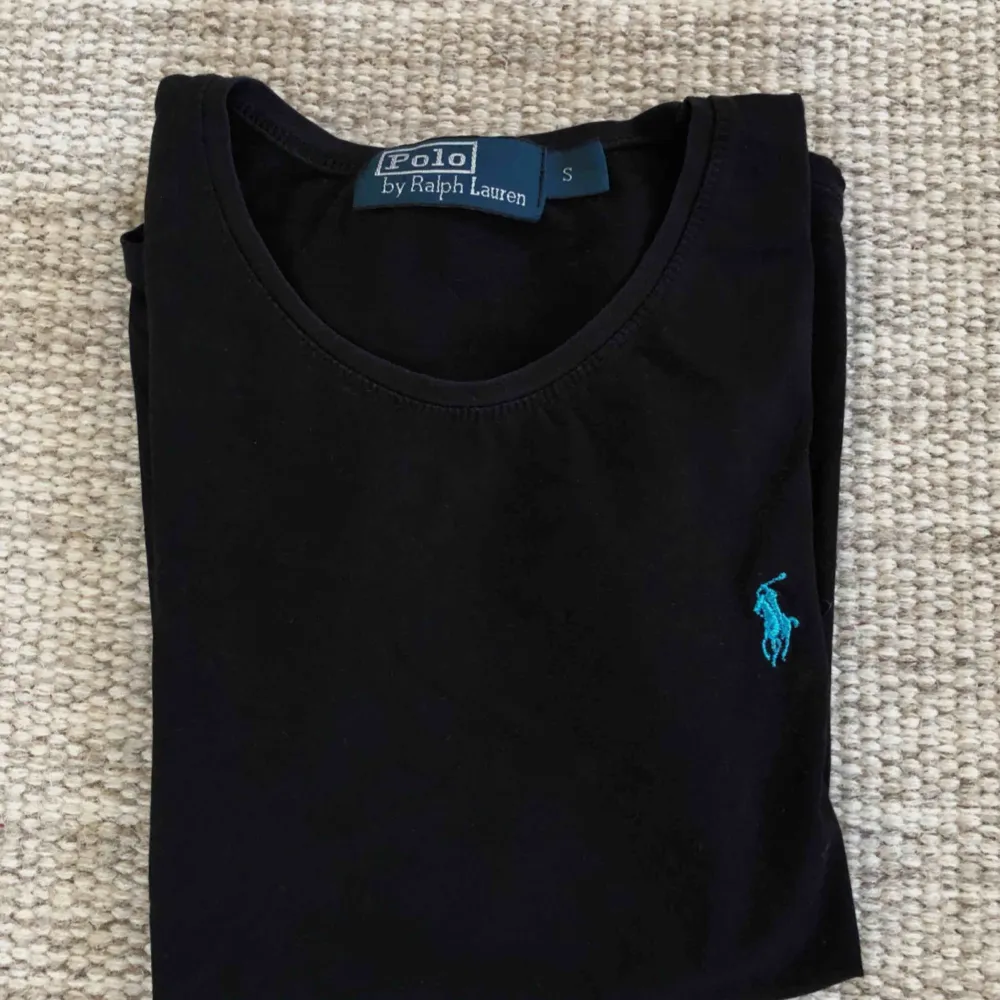 T-shirt från Ralph Lauren! Superskön, snygg och passar till ALLT 🤩. T-shirts.