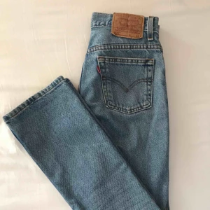 - Levi’s jeans köpta här på Plick. Säljer då dem tyvärr är något små för mig. Köparen står för frakten 👖