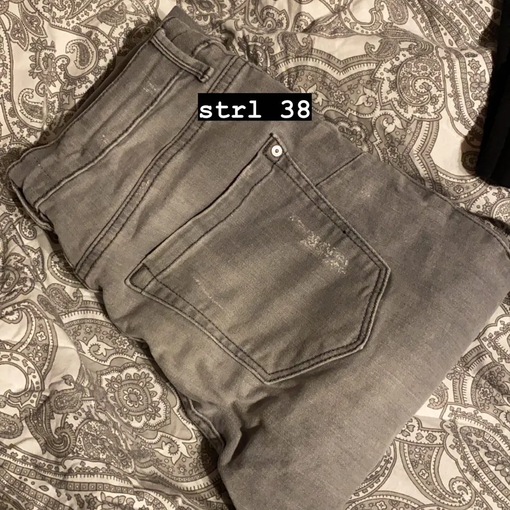 legat i min garderob 100 år och kommer ej till användning . Jeans & Byxor.