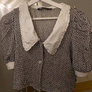 Zara blus - Jättefin blus från zara, använd en gång. Storlek S! 