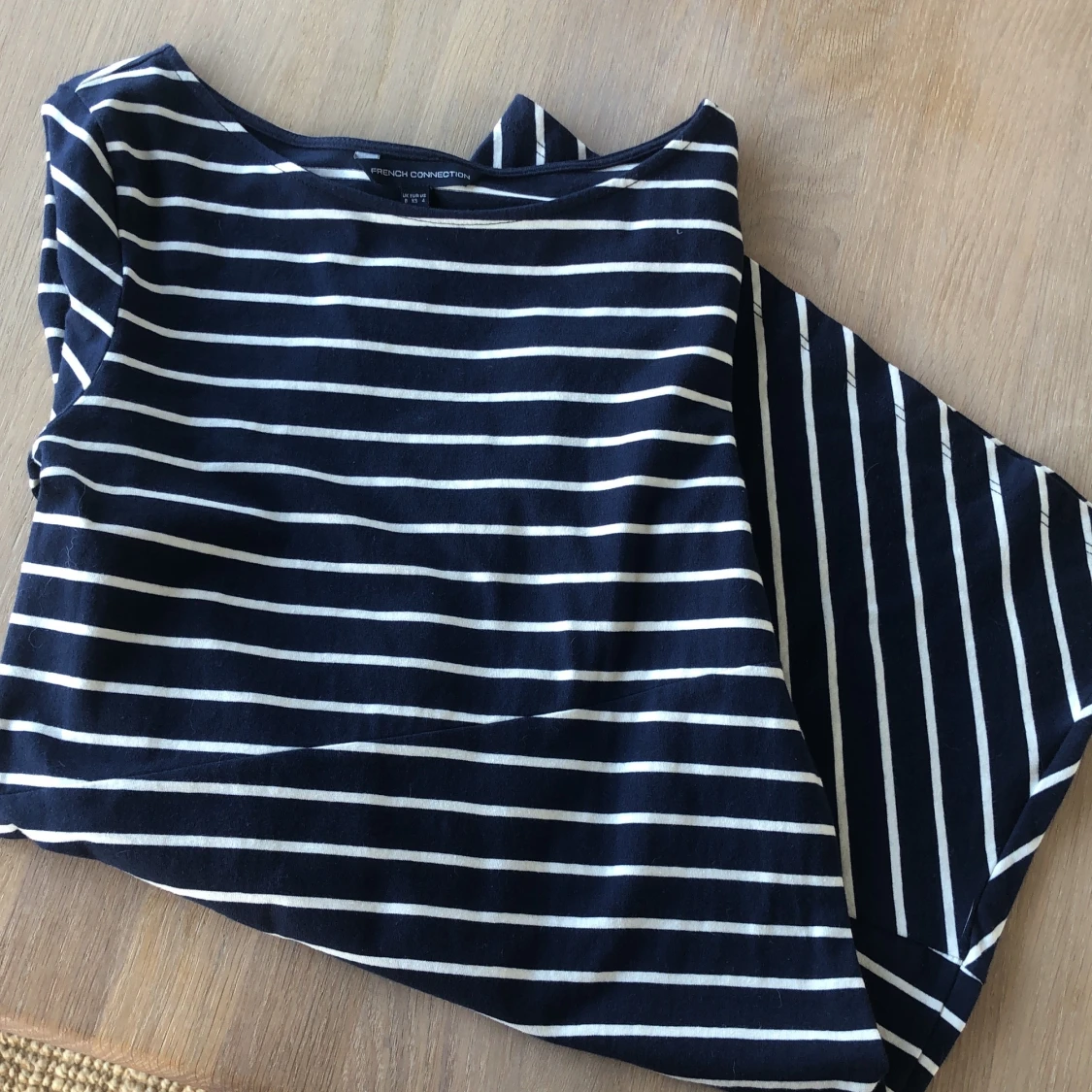 Fin randig bodycon klänning från French Connection