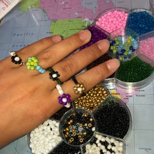 Ringar🤩💗 - Handgjorda ringar!💓😆Välj färg och storlek själv, (stretchig tråd)💜Skriv privat för beställning🥰Frakt tillkommer 