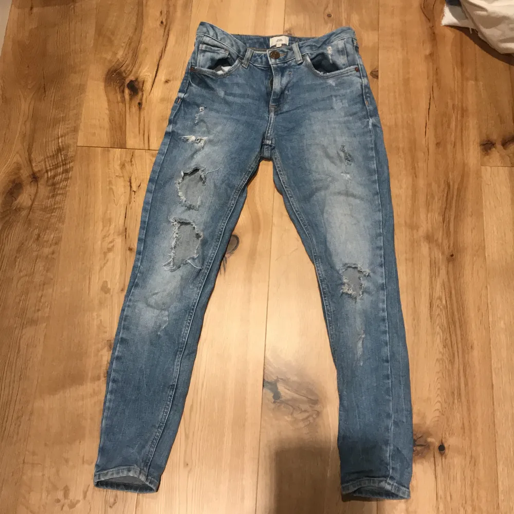 Blåa jeans från river island, storlek: 6.. Jeans & Byxor.