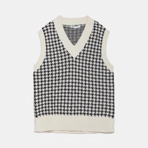 Oversize väst från zara - Säljer min jättefina väst som är köpt på zara för ett tag sen💕Storlek S men är väldigt oversize!