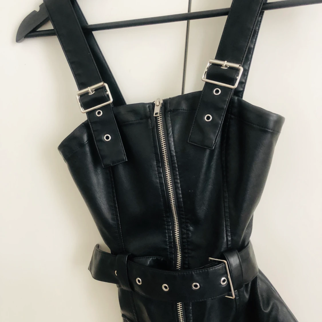 Klänning i skinn imitation storlek: 32  - 91