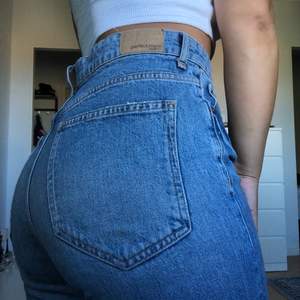Super fina jeans från Gina, strl 40☺️ kommer tyvärr aldrig till användning så får hitta en ny ägare till dessa!💗 frakt 30kr
