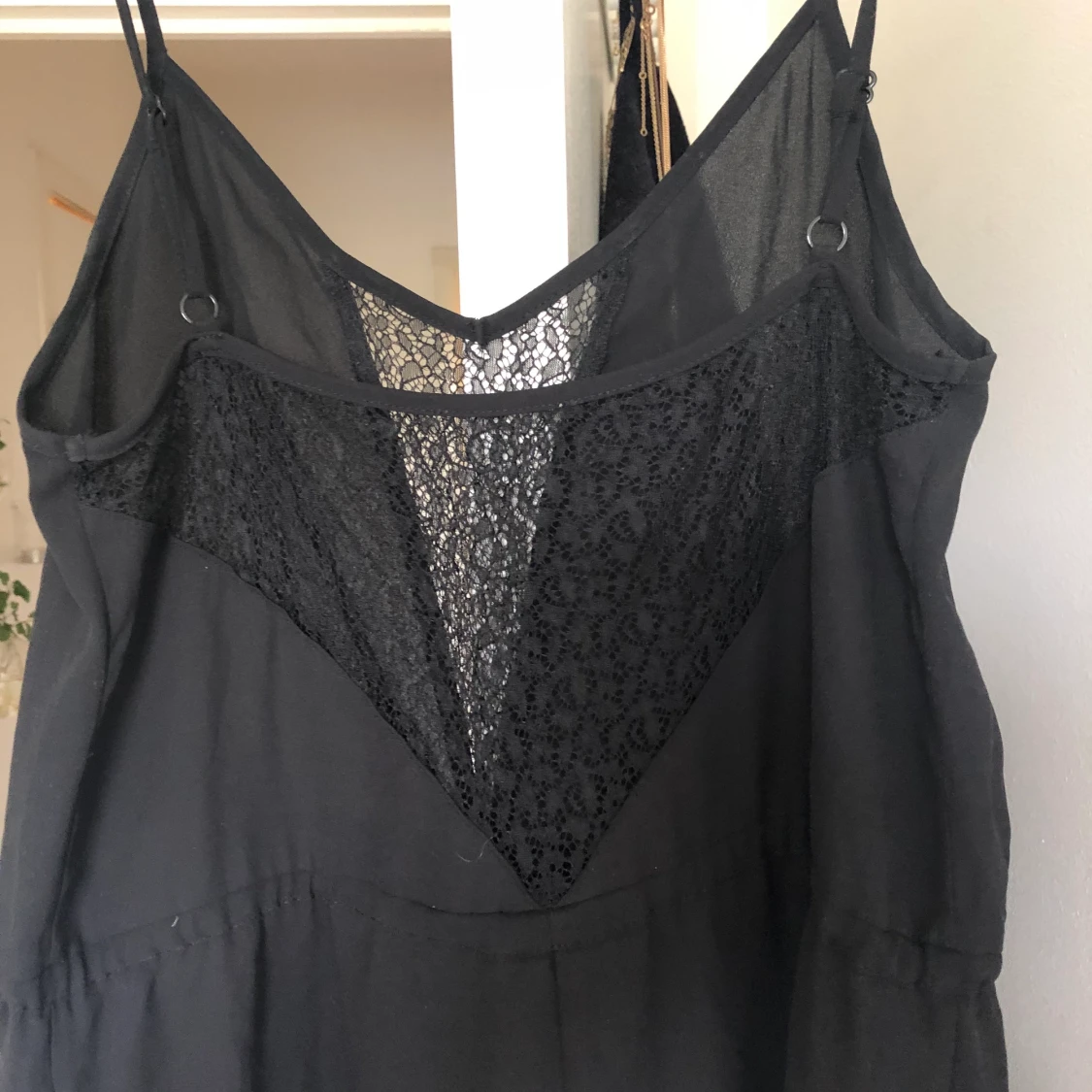Byxdress från Urban Outfitters  - 90