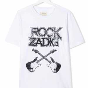 Söker - Jag söker en Zadig & voltarie tshirt med ett tryck på. Väldigt gärna en döskalle men spelar ingen större roll💞