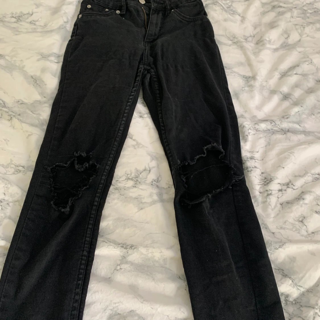 urtvättade svarta jeans storlek S  - 91