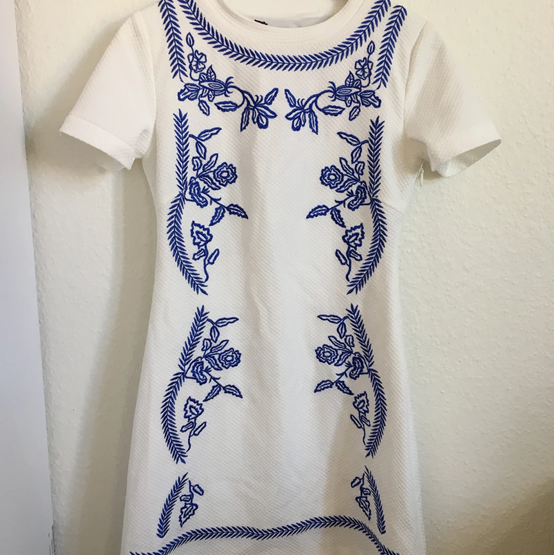 Snygg klänning från Guess - 90