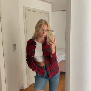 Rutig skjorta - Ännu en riktigt snygg rutig skjorta från forever 21:) 