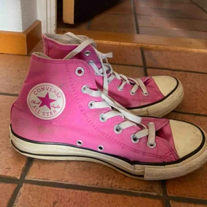 - Unika rosa converse i storlek 37! Välanvända, där av lågt pris.  !Frakt ingår ej! 