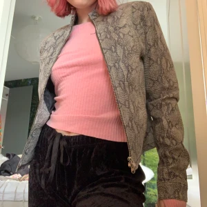 ormskinnsjacka - killer vintage snakeskin / ormskinnsjacka, supersnygg, passar till ALLT 