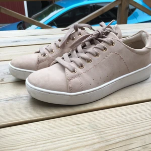 XIT Sneakers - Säljer ett par XIT sneakers för 75 kr och köpte de för 399 kr 😊. Använda fåtal ggr.