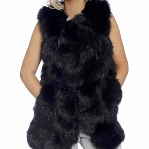  - En väst från lovley of Sweden köpte för 1100kr och säljer för 400kr använder aldrig.