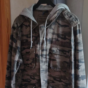  - XL, bra kvalitet, nyskick   Betalning sker via Swish. Hämtas i Sävedalen eller skickas mot frakt!